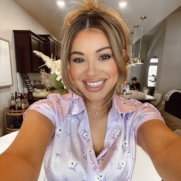 Meet your Posher, Alyssa - Picture 1 of 1